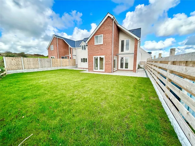 Parys Uchaf, Bull Bay, LL68, photo 1