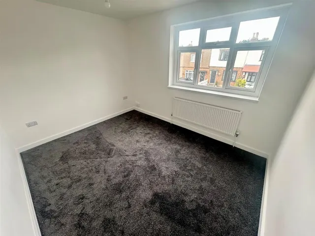 Photo 3 — Somerset Gardens, Hornchurch, RM11 3QT