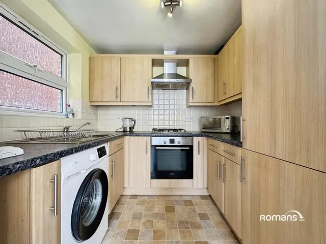 Mansell Court, Whitchurch, RG28, photo 2