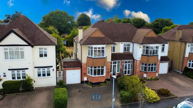 Photo 2 — Hilltop, Loughton