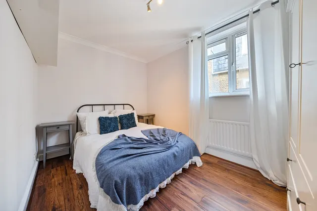 1 bedroom flat — Culverden Road, London, SW12