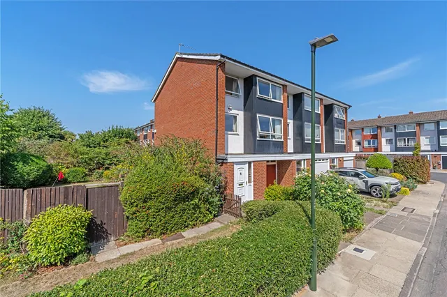 Jillian Close, Hampton, TW12 2NX, photo 1