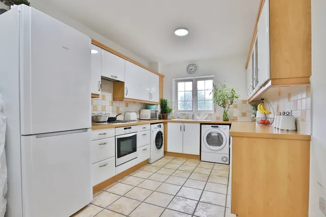 Holdenhurst Road, Bournemouth, BH8, photo 3