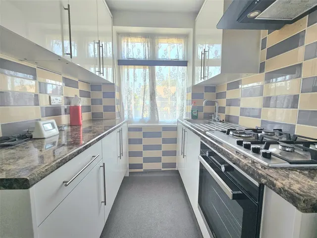 North Street, Hornchurch, RM11, photo 2