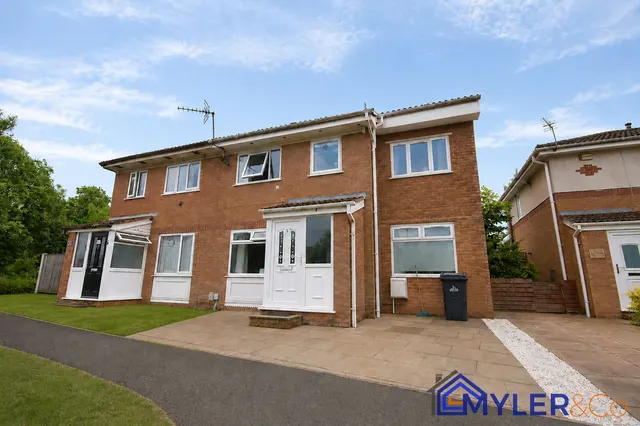 Elizabeth Court, Widnes, photo 1