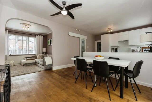 Kings Crescent, Old Trafford, M16, photo 2