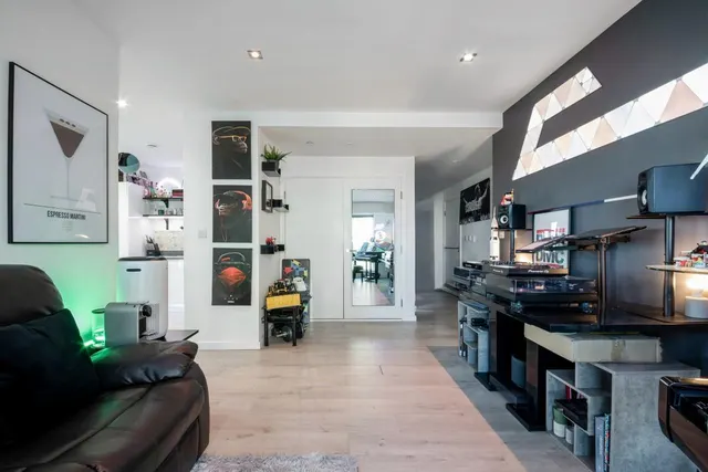 Heartwell Avenue, London, E16, photo 2