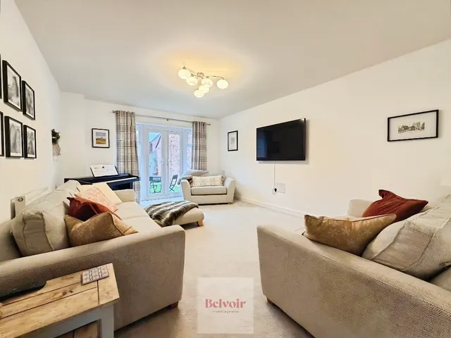 Photo 2 — Taylor Gardens, Evesham, WR11