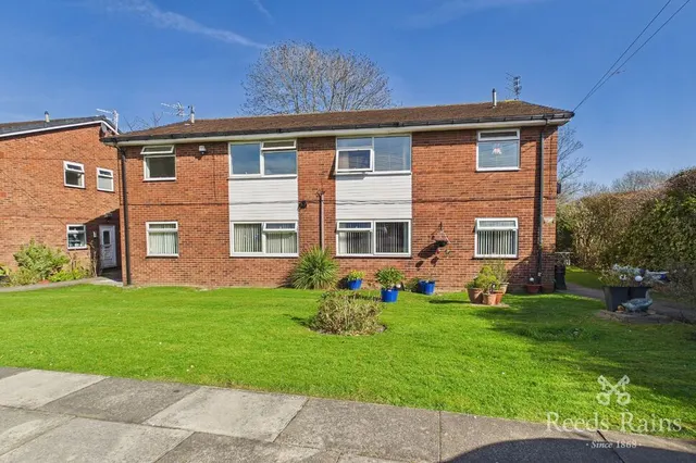 Broomfield Drive, Stockport, SK5, photo 1