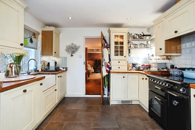 Mill Street, Iden Green, TN17, photo 3