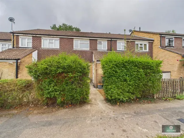 Stackfield Road, Ifield West