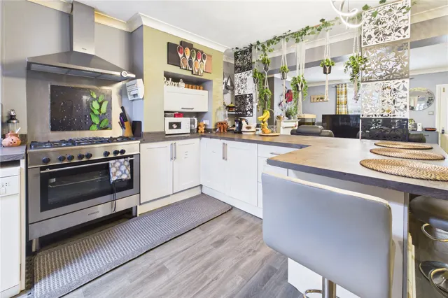 Jubilee Road, Newbury, RG14, photo 2