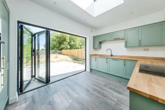 Queens Avenue, Newport Pagnell, MK16, photo 3