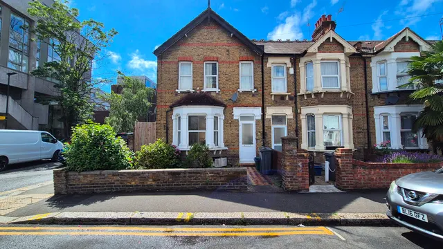 Montague Road, Hounslow, TW3, photo 1