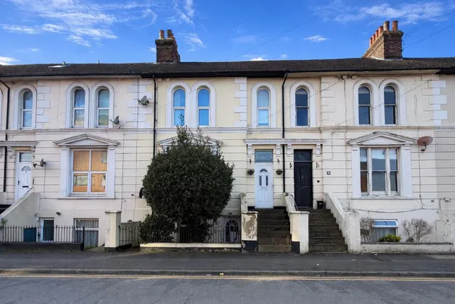 Wellesley Villas, Wellesley Road, Ashford, photo 1