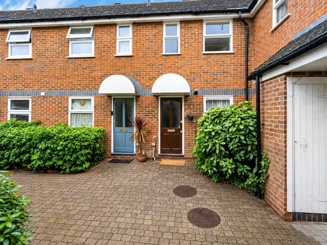 Manor Vale, Brentford, TW8, photo 1