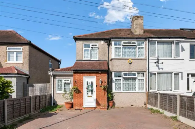 Grosvenor Crescent, Hillingdon