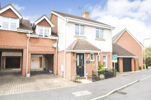 Great Marlow, Hook, Hampshire, RG27 9UA, photo 1