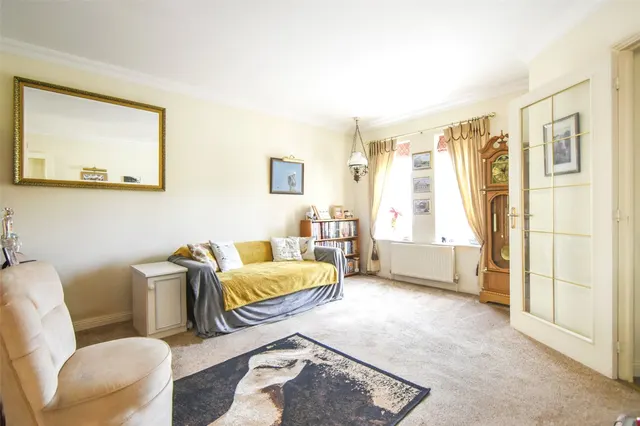 Photo 3 — Great Marlow, Hook, Hampshire, RG27 9UA