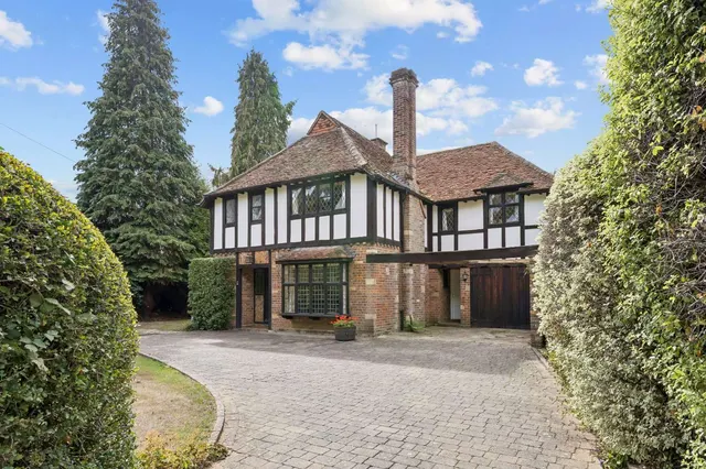 West Common, Harpenden, Hertfordshire, AL5 2LD, photo 1