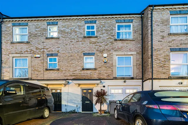 Compton Avenue, Wembley, HA0, photo 1