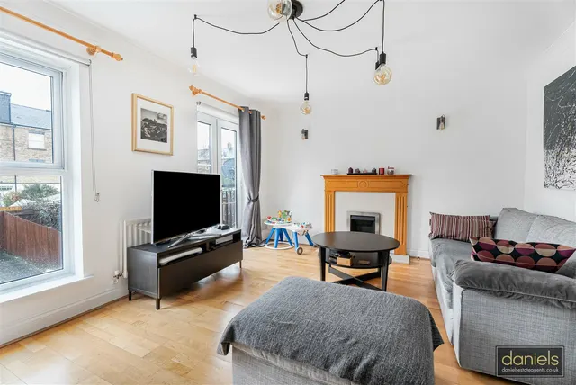 Compton Avenue, Wembley, HA0, photo 3