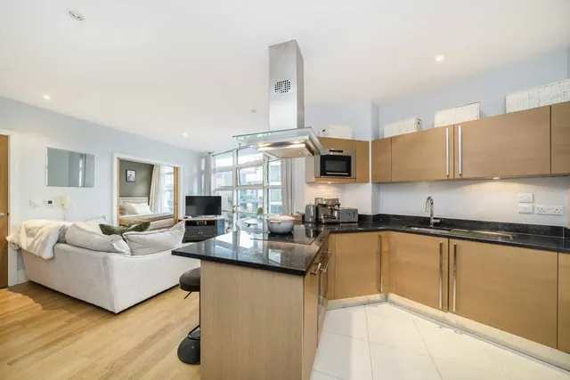 Juniper Drive, SW18, photo 1