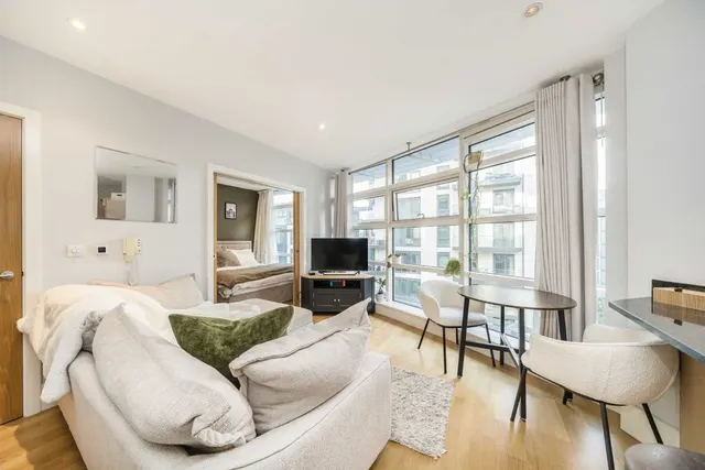 Juniper Drive, SW18, photo 2