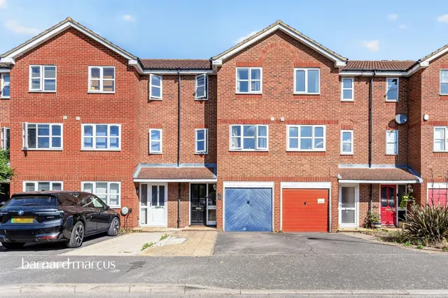 Windrush, New Malden, photo 1