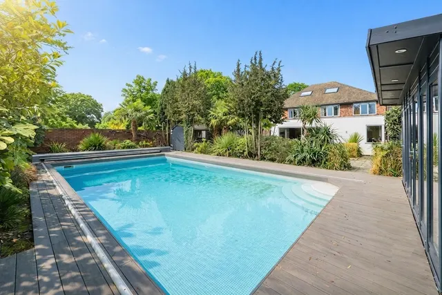 Cricketfield Road, Horsham, RH12, photo 1
