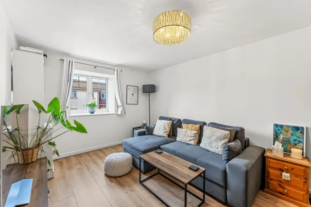 Schoolgate Drive, Morden, photo 1