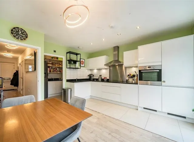 Bowen Drive, Charlton, SE7, photo 2