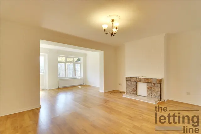 Youngmans Close, Enfield, Middlesex, EN2 0RF, photo 1