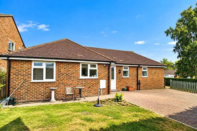 Swains Road, Tadley, RG26, photo 1