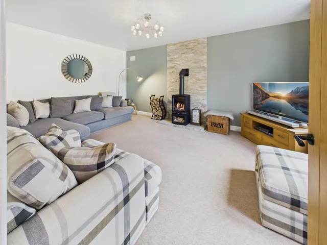 4 bedroom house, Greenwood Fold, Bradford, BD4