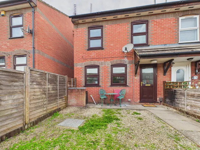 Rona Court, Reading, RG30, photo 1