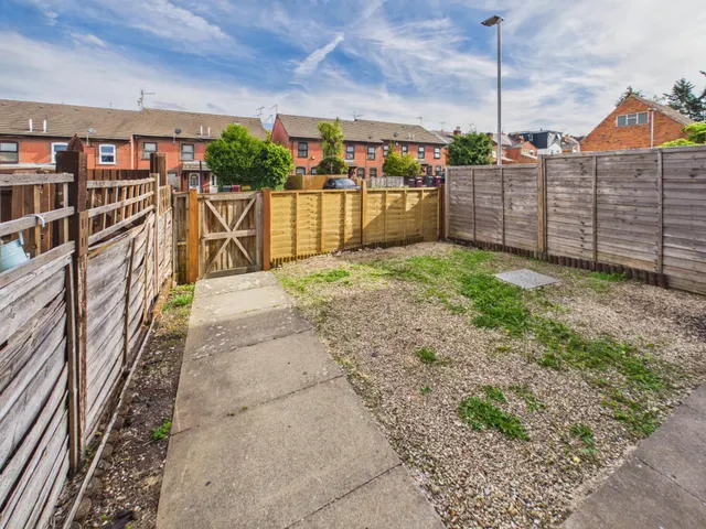 Rona Court, Reading, RG30, photo 2