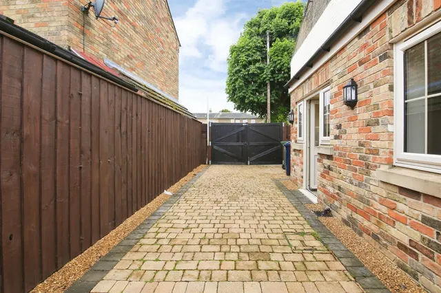 Falcon Lane, Peterborough, PE7, photo 2