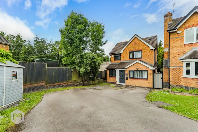 Inglewood Close, Bury, BL9 7LD, photo 1