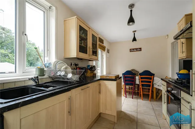 Grants Close, Mill Hill, NW7, photo 3