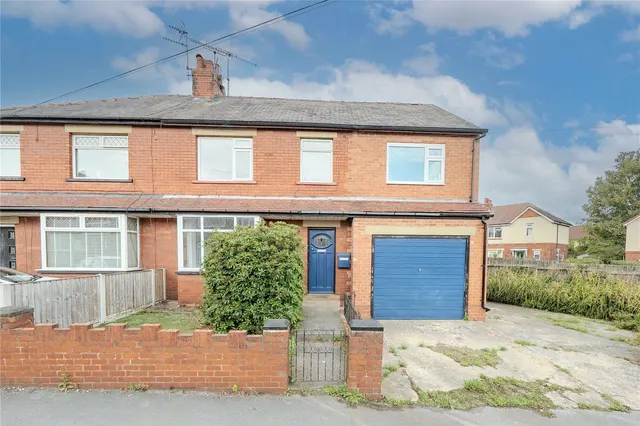 Merton Gardens, Farsley, LS28, photo 1
