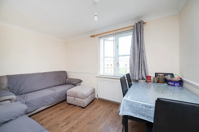 Photo 2 — Flat 19, 200 Mile End Road, London