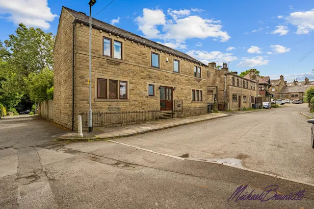 Broadfolds, Clayton, BD14, photo 1