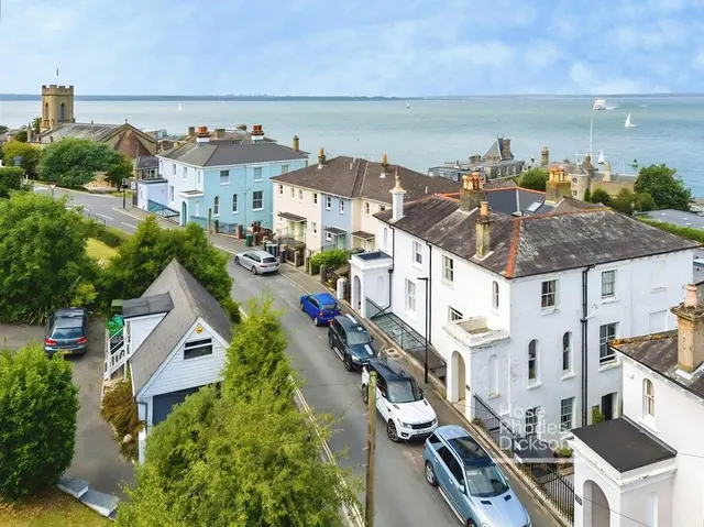 Castle Road, Cowes, PO31, photo 1