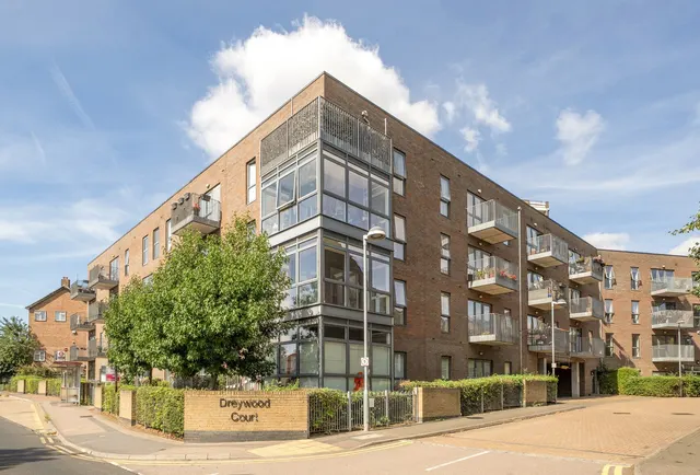 Squirrels Heath Lane, Gidea Park, RM2 6EW, photo 1