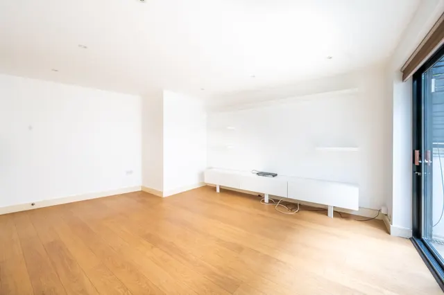 Flat 2, 559 Wandsworth Road, London, photo 1