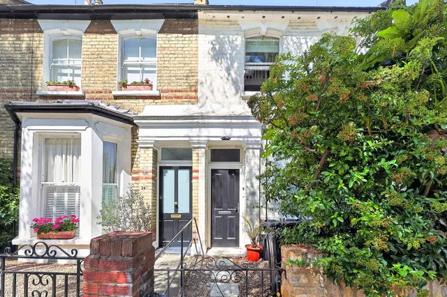 Chiswick Road, London, photo 1