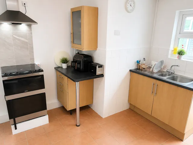 Photo 2 — Bensham Manor Road, Thornton heath