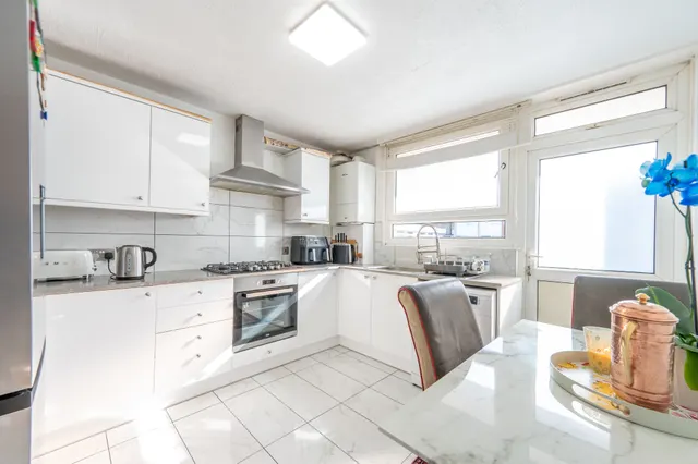 Photo 2 — 10 Banting House, Ainsworth Close, London