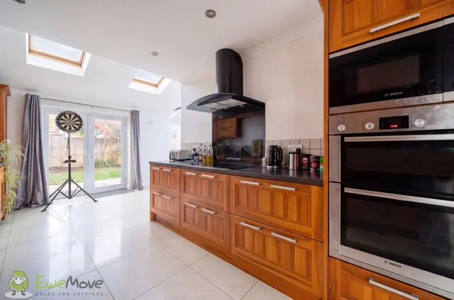 Sarisbury Close, Tadley, RG26, photo 3